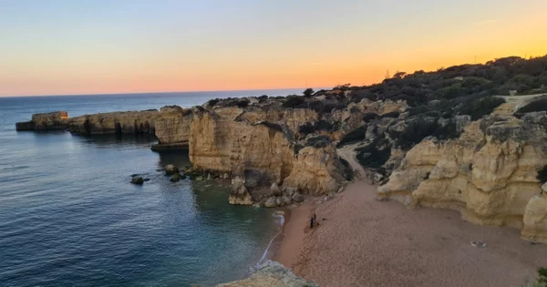 Hapimg Algarve - Bucht mit Strand