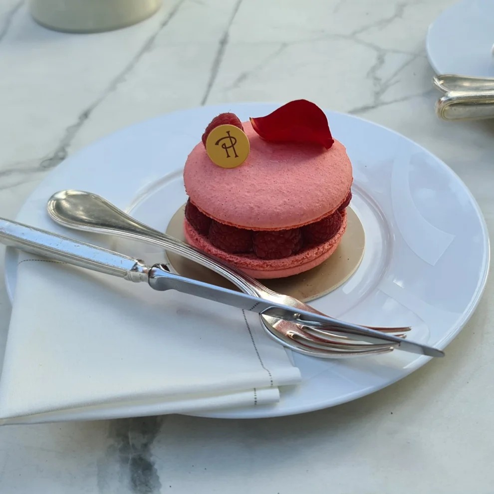 Le Menzeh par Pierre Hermé - Himbeertörtchen