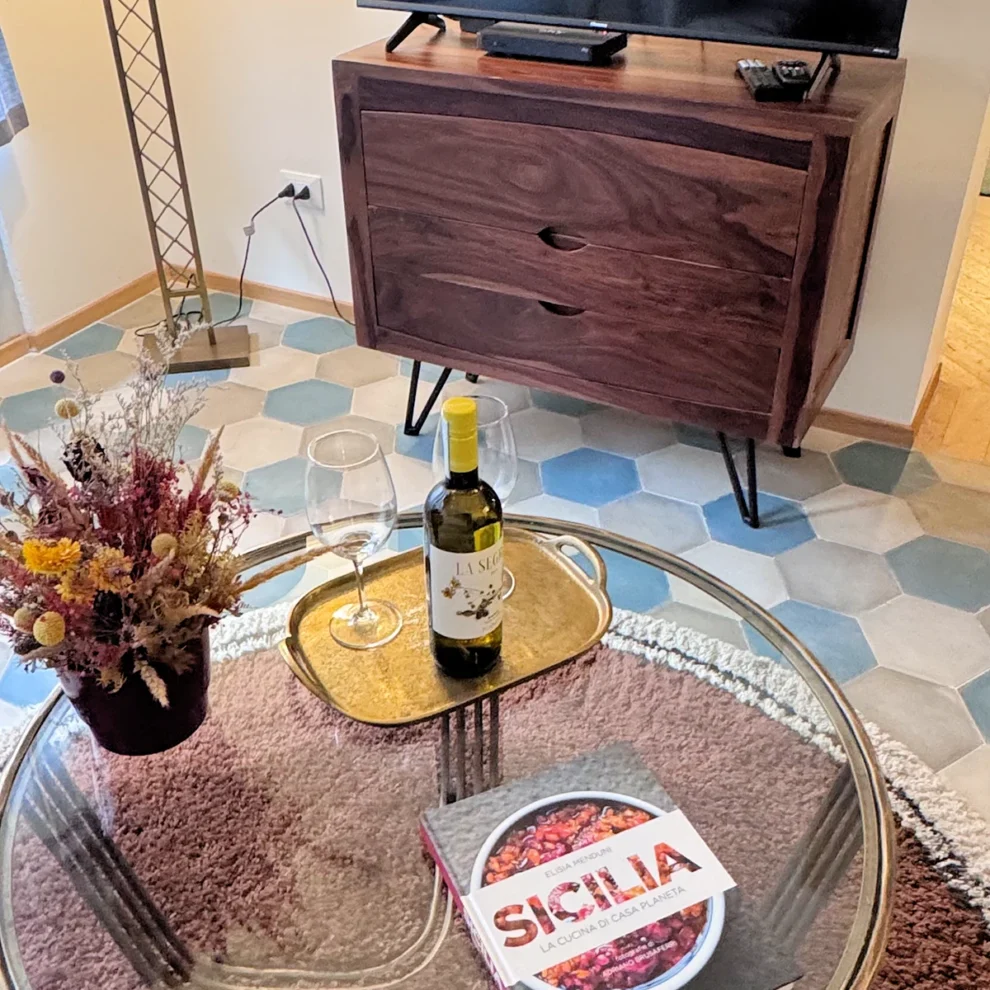 Palazzo Planeta - Tisch und TV