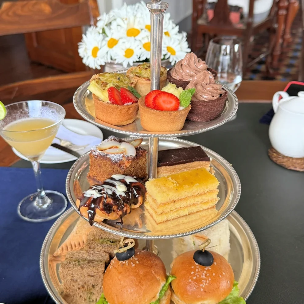 Amangalla Hotel - High Tea Genuss
