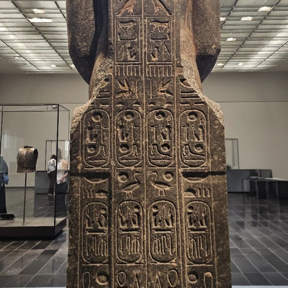 Louvre - Ramses II Rückseite
