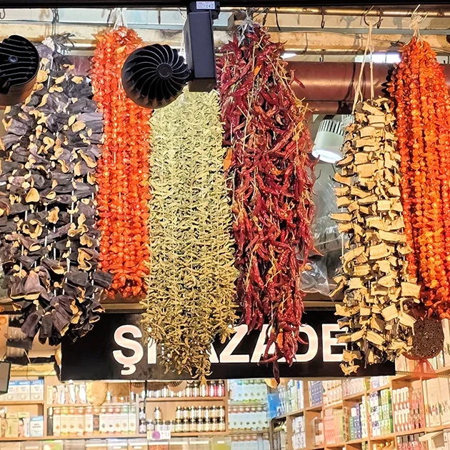 Istanbul - Ägyptischer Basar - getrocknete Gewürze