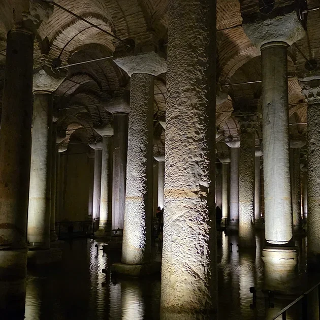 Istanbul - Basilika Zisterne - Säulenhalle Schatten